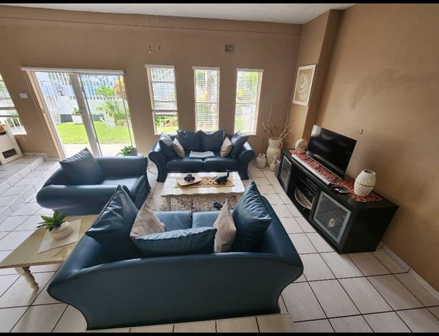 3 BEDROOM TOWNHOUSE FOR SALE IN MANABA BEACH